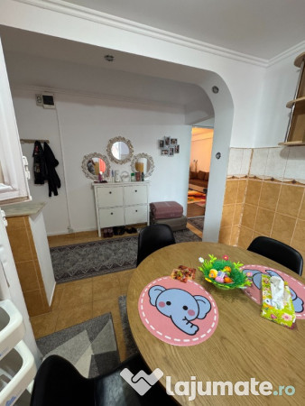 Vand apartament cu 2 camere decomandat