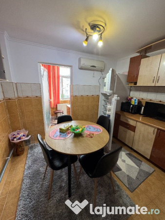 Vand apartament cu 2 camere decomandat