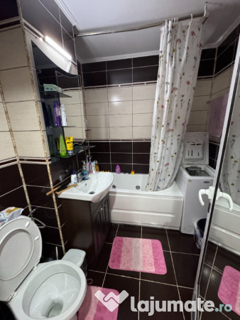 Vand apartament cu 2 camere decomandat