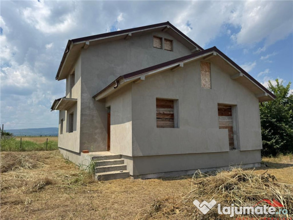 Casa P 1 la rosu (caramida) de in Golesti