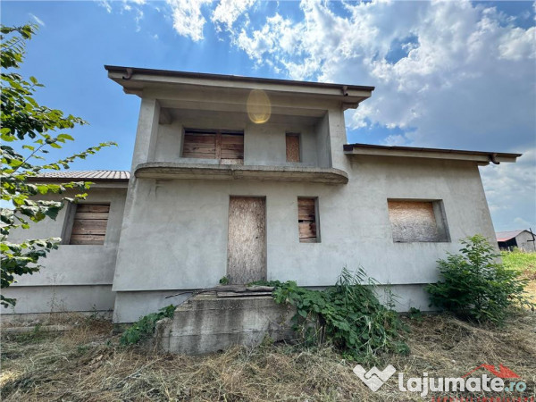 Casa P 1 la rosu (caramida) de in Golesti