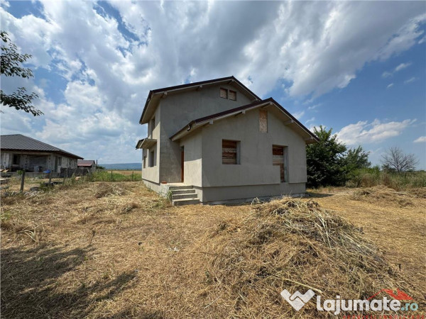 Casa P 1 la rosu (caramida) de in Golesti