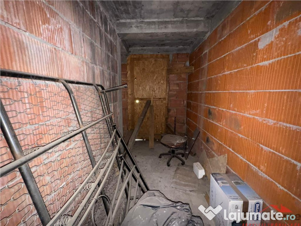 Casa P 1 la rosu (caramida) de in Golesti