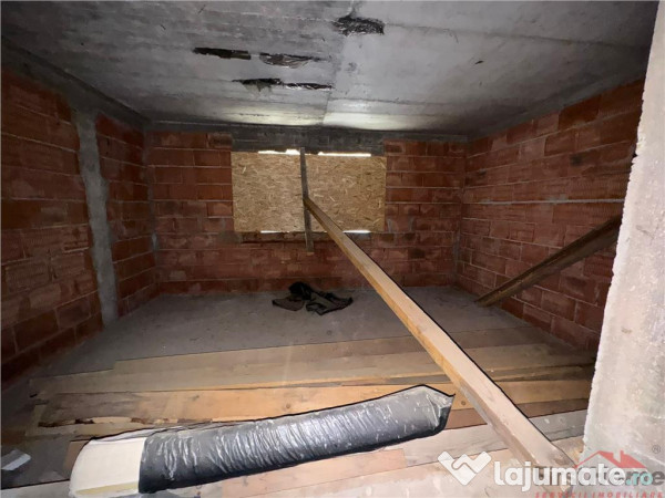 Casa P 1 la rosu (caramida) de in Golesti