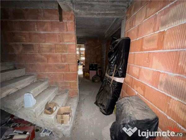 Casa P 1 la rosu (caramida) de in Golesti