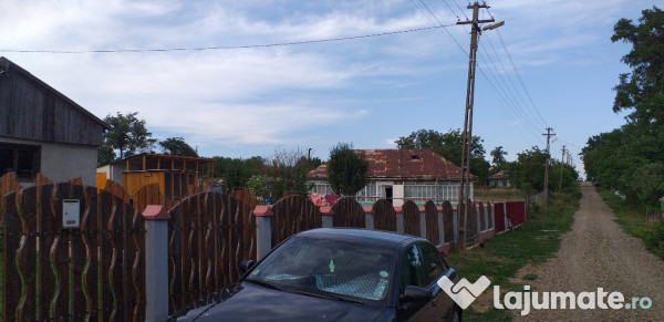 Casă, teren și anexe. În Botoșani, Unțeni, Burlești.