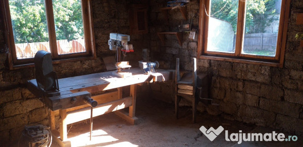 Casă, teren și anexe. În Botoșani, Unțeni, Burlești.