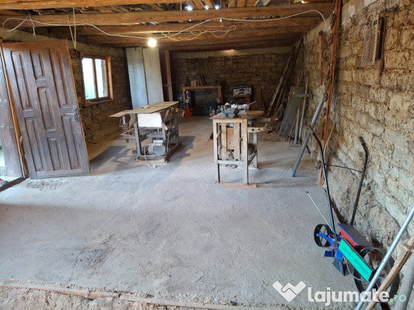 Casă, teren și anexe. În Botoșani, Unțeni, Burlești.