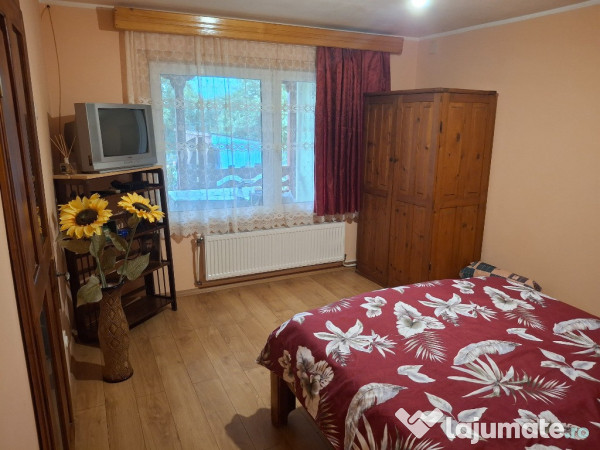 Casă, teren și anexe. În Botoșani, Unțeni, Burlești.