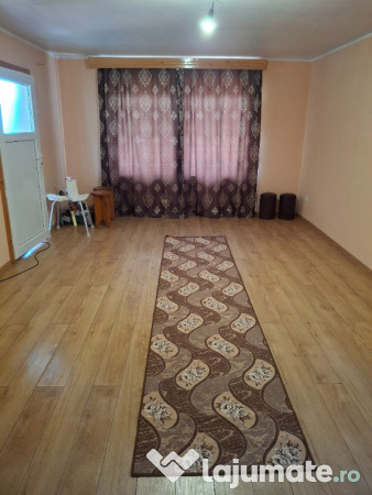 Casă, teren și anexe. În Botoșani, Unțeni, Burlești.