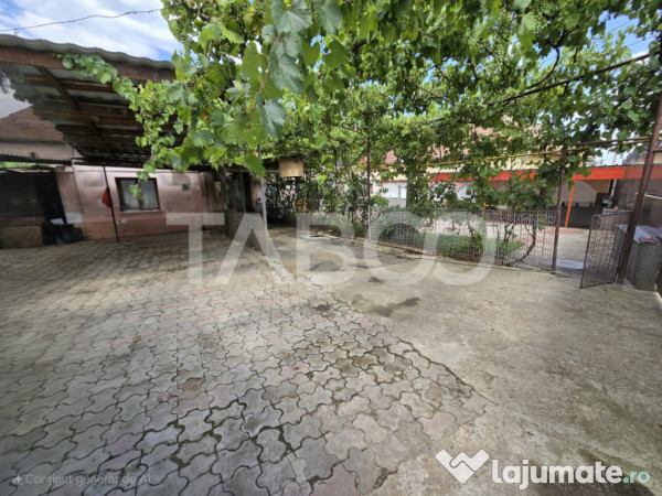 Casa individuala de vanzare teren 457 mp garaj Trei Stejari 