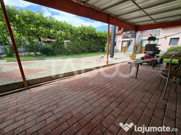 Casa individuala de vanzare teren 457 mp garaj Trei Stejari 