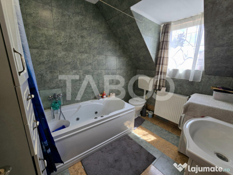 Casa individuala de vanzare teren 457 mp garaj Trei Stejari 