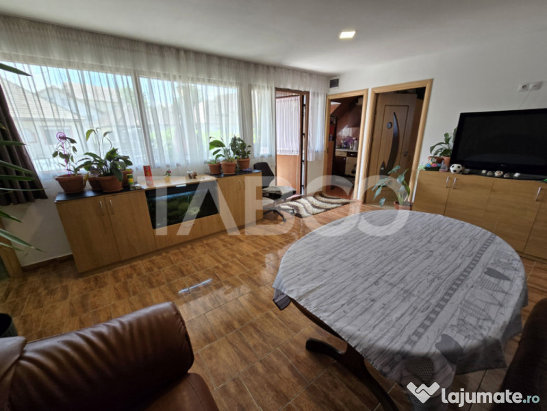 Casa individuala de vanzare teren 457 mp garaj Trei Stejari 