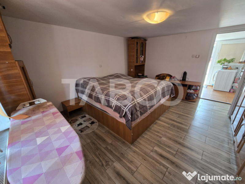 Casa individuala de vanzare teren 457 mp garaj Trei Stejari 