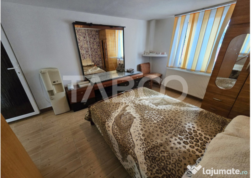 Casa individuala de vanzare teren 457 mp garaj Trei Stejari 