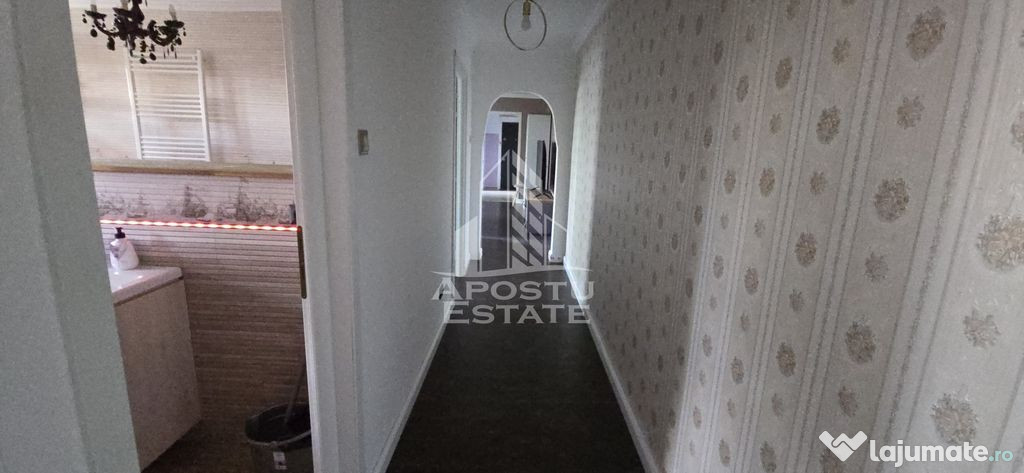 Apartament cu 3 camere in zona Circumvalatiunii cu centra... 