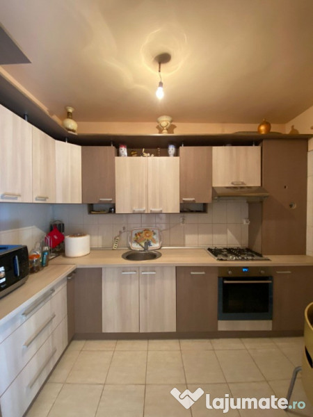 Apartament 3 camere, 72mp, etaj 1, parcare, zona Florilor