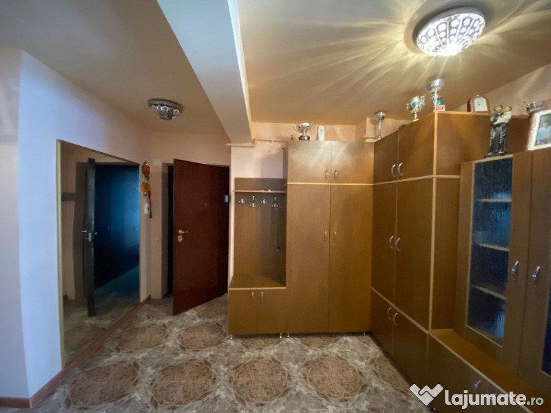 Apartament 3 camere, 72mp, etaj 1, parcare, zona Florilor