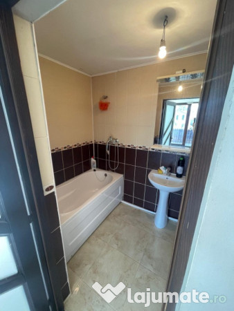 Casa 4 camere P+1E zona 3 Insule