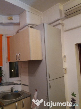 La 9 minute de Universitate, inchiriez garsoniera dubla 