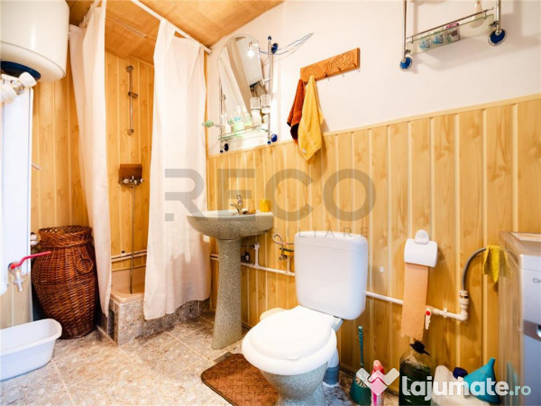 Pensiune cu 10 camere si 3700 mp teren, Arieseni 