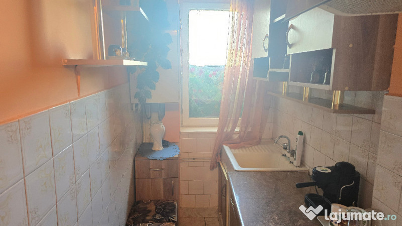 Vand apartament cu 2 camere in Deva, zona Dacia, etaj 2, mobilat, 