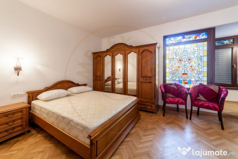 Vila zona Expo Parc - 2 apartamente, curte comuna 