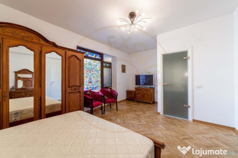 Vila zona Expo Parc - 2 apartamente, curte comuna 