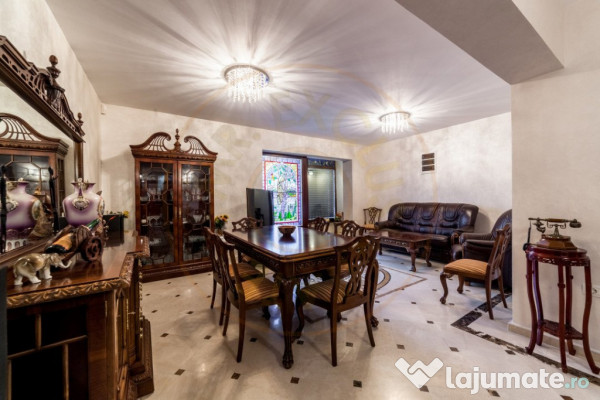 Vila zona Expo Parc - 2 apartamente, curte comuna 