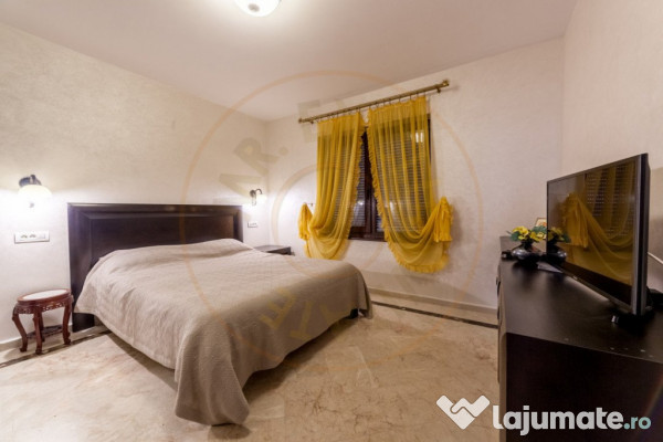 Vila zona Expo Parc - 2 apartamente, curte comuna 