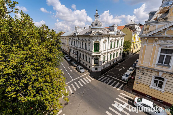 Clădire ultracentrală de vânzare Bulevardul Decebal Co... 