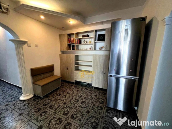 Apartament cu 3 camere in zona Podu Ros 