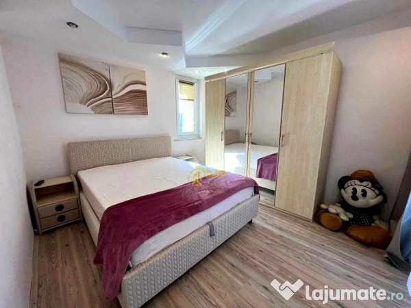 Apartament cu 3 camere in zona Podu Ros 