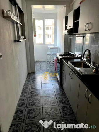 Apartament cu 3 camere in zona Podu Ros 