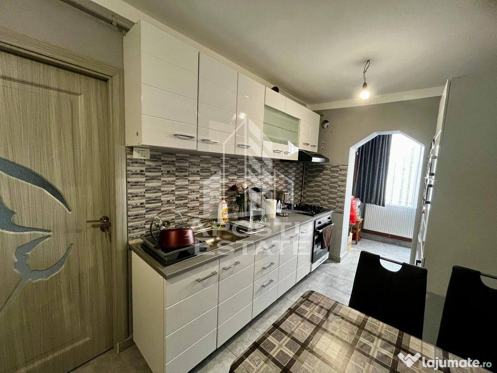 Apartament 3 camere,centrala proprie, recent renovat,zona... 