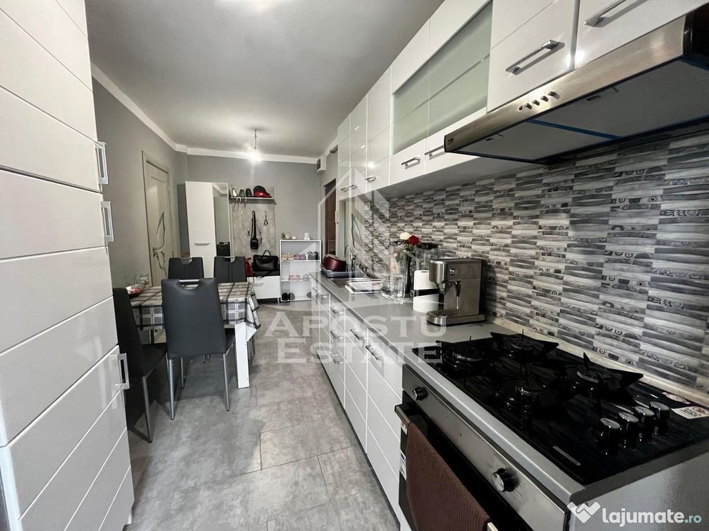 Apartament 3 camere,centrala proprie, recent renovat,zona... 