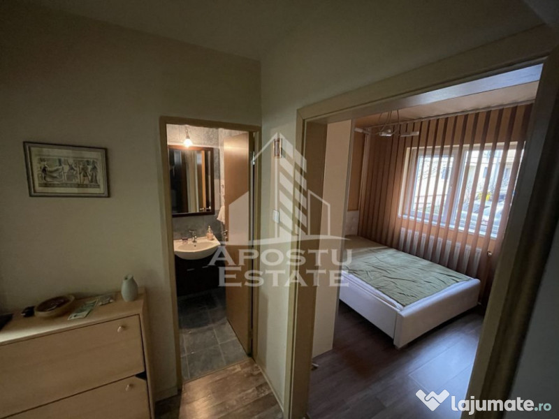 Apartament cu 3 camere, decomandat,2 bai, renovat,central... 