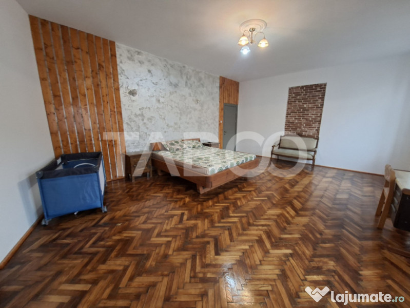 Apartament de inchiriat 3 camere in centrul vechi al orasulu 