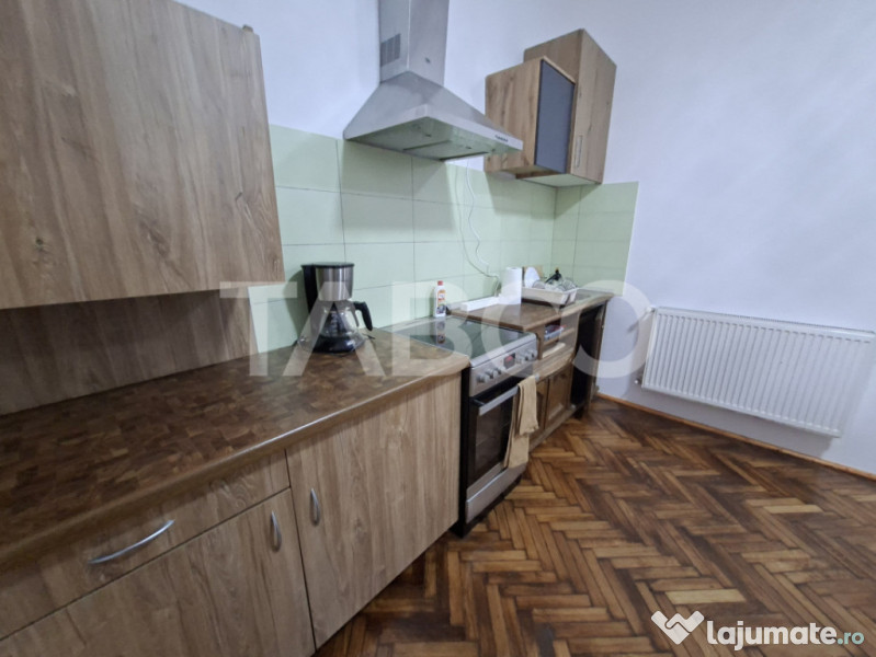 Apartament de inchiriat 3 camere in centrul vechi al orasulu 