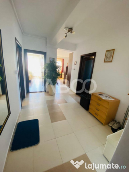 Apartament decomandat 3 camere 75 mp garaj boxa Parcul Sub A