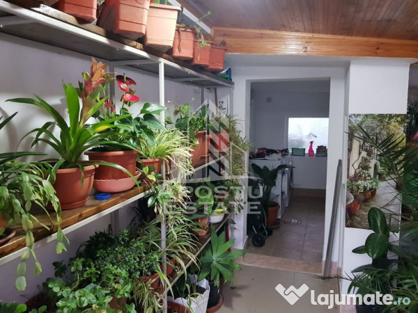 Casa individuala, 4 camere, 2 cai de acces, situata in zo...