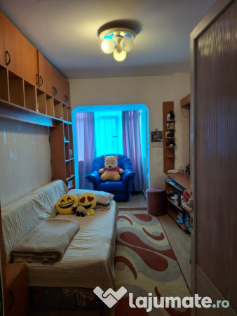 Apartament 3 camere decomandat, et. 3 cu lift, Pacurari 