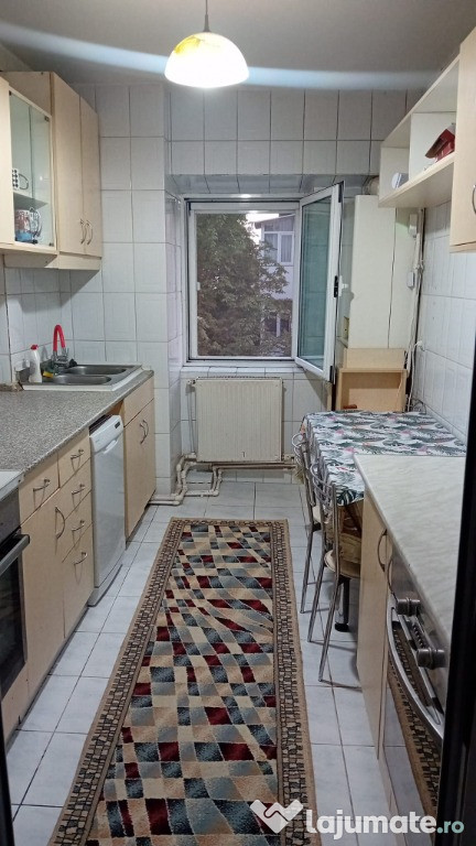 Apartament 3 camere decomandat, et. 3 cu lift, Pacurari 