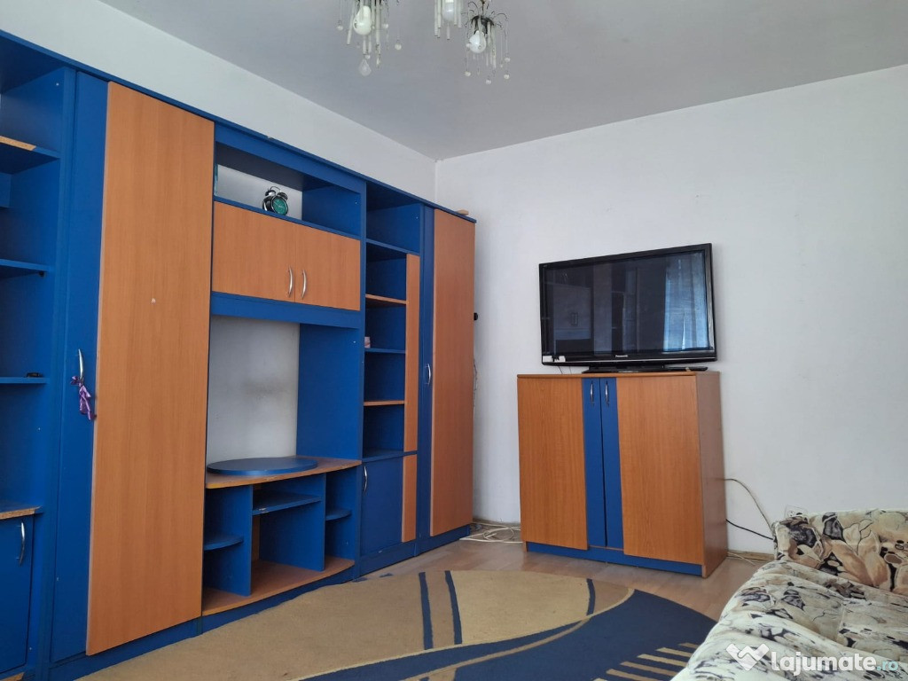 Apartament 3 camere decomandat, et. 3 cu lift, Pacurari 