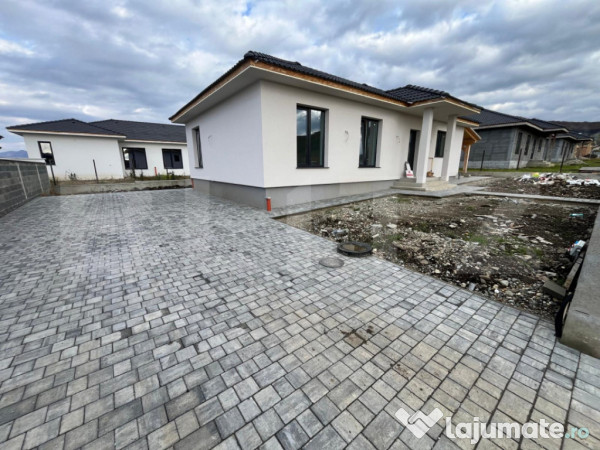 Casa individuala cu 5 ari teren, semifinisata, zona Aerodrom