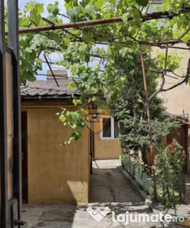 Casa 6 camere, baie, bucatarie si dependinte, zona Tomis II,