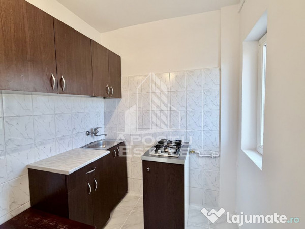 Garsoniera cu bucatarie inchisa gaz Calea Aradului 