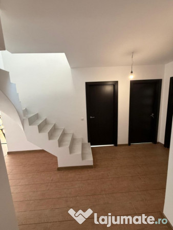 Apartament cu 3 camere si mansarda,bragadiru
