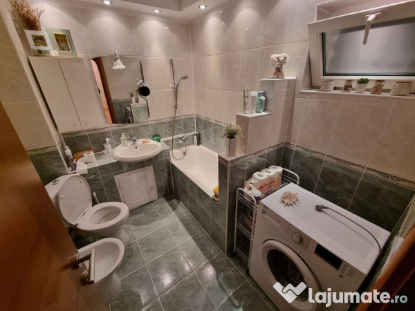 Apartament decomandat 3 camere zona Tomis Nord